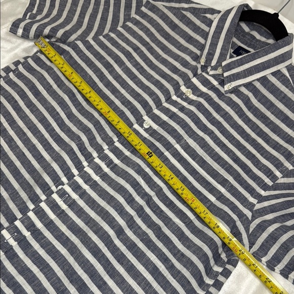 J.Crew M SIZE Men's Striped grey and White Shirt
💯% Linen - Picture 7 of 9